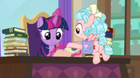 Cozy Glow giving mail to Twilight S8E25