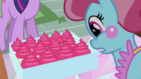 Mrs. Cake looking at cupcakes S2E03