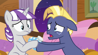 Star Tracker gives ice pack back to Twilight Velvet S7E22