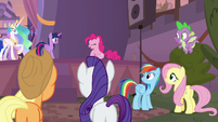 Twilight rejoins her friends off-stage S9E17