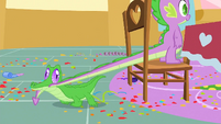 Gummy pulls Spike's tail S1E25