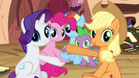 Spike and the ponies look at Fluttershy S3E05