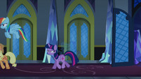 Twilight Changeling leaving the throne room S6E25