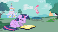 Twilight Distracted S1E26