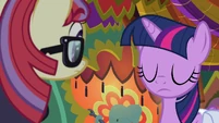 Twilight shakes her head at Moon Dancer S9E5.png (1.06 MB)