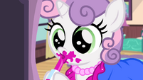 Younger Sweetie Belle putting on lipstick S4E19