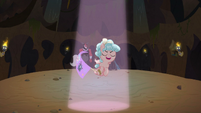 Cozy Glow singing as she flies S9E8