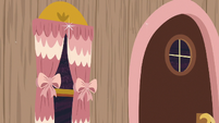 Discord's door and curtains turn decorative S7E12
