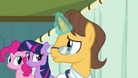 Doctor talking to Twilight and Pinkie S2E16
