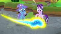 Flash bees fly around Starlight and Trixie S9E20