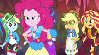 Pinkie confidently approaches the guard EGSBP