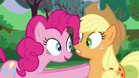 Pinkie startles Applejack S5E24