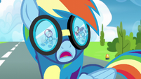 Soarin and Fleetfoot in Rainbow's line of sight S6E7