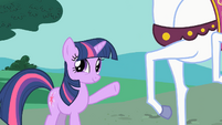 Twilight presents mouse horses "neat, huh?" S01E26