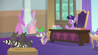 Twilight surprised by Spike's interpreting S8E4