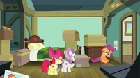 Crusaders in Scootaloo's room during packing S9E12