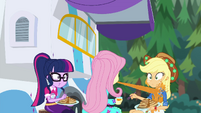 Fluttershy spit-takes on Applejack again EGSBP