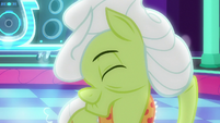 Granny Smith letting her mane down S8E5