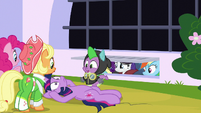 Spike "doing things the Twilight way" S9E4