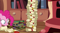 Stack of scrolls stays standing S4E09