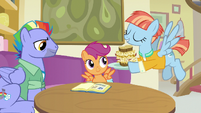 Windy Whistles serves lunch to Scootaloo S7E7