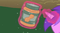 Amethyst Star struggling with peanut butter jar S2E8
