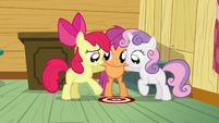 Apple Bloom points at the thinking spot S3E04