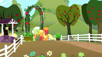 Filly Applejack and family S1E23