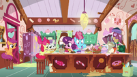 Mrs. Cake, Sugar Belle, and CMC in the kitchen S9E23