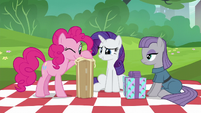 Pinkie Pie inspecting her present S6E3