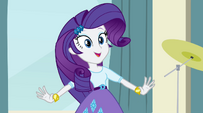 Rarity thinks about new accessories EG2
