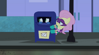 Spike and Fluttershy in hiding S4E06