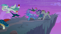 Starlight's friends flee with closed eyes S9E11