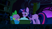 Twilight puts Spike to bed S01E24