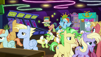Crowd of ponies walk away disappointed S8E5