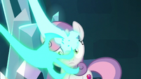 Magic claws grab Sweetie Belle S8E26