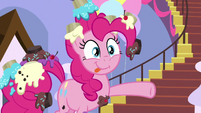 Pinkie covered in cupcakes and icing S9E24