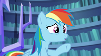 Rainbow Dash pointing to Fluttershy S5E21