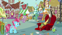 Spike, Discord, and Mrs. Cake look at living apples S9E23