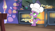 Spike holding a tray of cauliflower bites S7E20