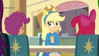 Applejack clapping her hands.