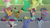 Method Mares cheering for the actors S8E7