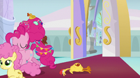 Pinkie and Li'l Cheese join the others S9E26