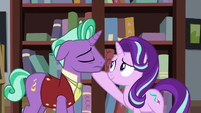 Starlight picking up her father's chin S8E8