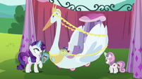 Sweetie Belle adds fringe to swan cart S6E14