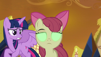 Twilight catches up with Apple Bloom S9E2