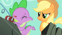 Applejack not sure what Spike is doing S1E19