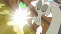 Discord teleporting himself and Spike S8E10
