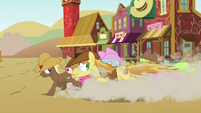 Earth ponies running in Appleloosa S4E25