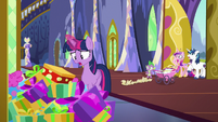 Flurry Heart gets buried under gift boxes S7E3